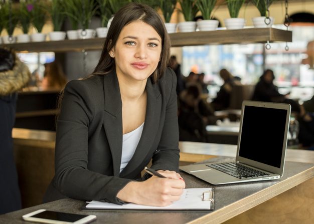 Cómo trabajar como consultor ISO freelance y ganar más con QualityCert